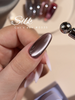 gelpolish van het merk DNKa' in de kleur '0035 Cat's Eye Silk' - bruine tint