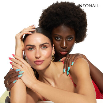 Gelpolish in de kleur &#039;AQUA SIREN&#039; aangebracht op nagels