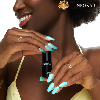 Gelpolish in de kleur &#039;Shimmering Waves&#039; aangebracht op nagels