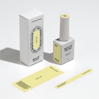 gelpolish in de kleur &#039;Banana Gelpolish&#039; van NAILS OF THE DAY - pastel gele tint