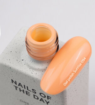 Sunrise Gelpolish NOTD - pastel oranje tint