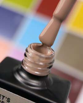 Let&#039;s special Pantone 2025/9 Gelpolish NOTD - bruine tint