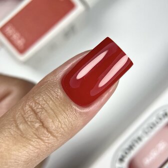 NOTD Color of the Month &ndash; August 2025 Kalyna - rode glitter tint