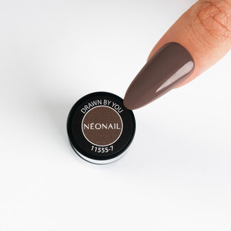 gelpolish in de kleur &#039;Drawn By You&#039; van NEONAIL - bruine herfst tint