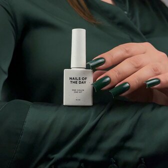 NOTD Color of the Month &ndash; September 2025 Everroot - donker groene herfst tint