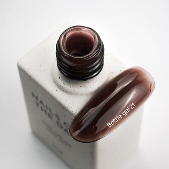 NOTD-Bottle-Gel-21 - Nails Of The Day - bruine tint