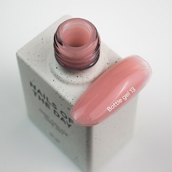 NOTD  Bottle Gel 13 - Nails Of The Day - roze tint 