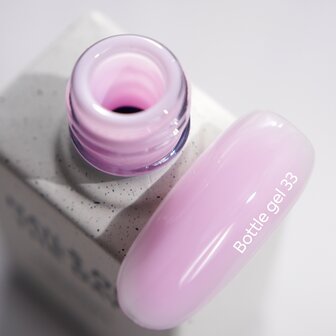 NOTD  Bottle Gel 33 van het merk Nails Of The Day - roze tint