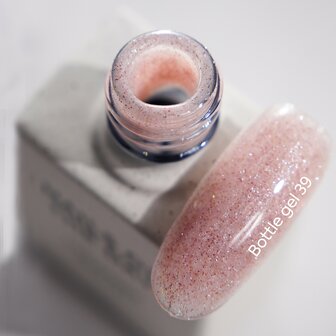 NOTD  Bottle Gel 39 van het merk Nails Of The Day - roze glitter tint