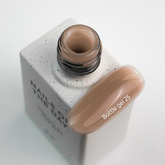 NOTD  Bottle Gel 25 van het merk Nails Of The Day - bruine tint