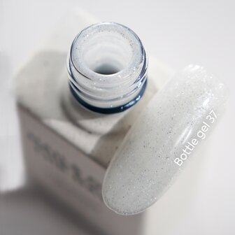 Bottle Gel 37 van het merk Nails Of The Day - witte tint 