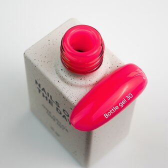 Bottle Gel 30 van het merk Nails Of The Day - roze tint