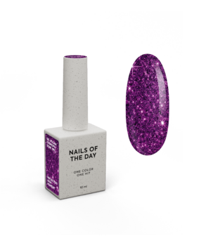 gelpolish in de kleur &#039;Cosmopolitan&#039; van het merk Nails Of The Day - paarse glitter tint