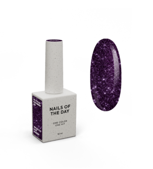 gelpolish in de kleur &#039;Blackberry&#039; van het merk Nails Of The Day - donkere paarse glitter tint