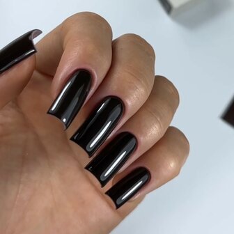 NOTD Color of the Month &ndash; November Deep Brown Toscano