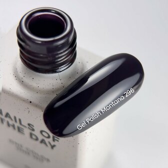 gelpolish in de kleur 'Montana' van Nails Of The Day - donker paarse tint
