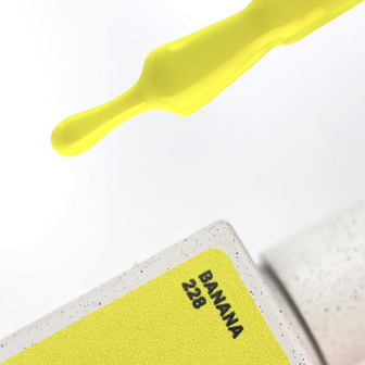 Gelpolish van Nails Of The Day in de kleur 'Banana'_Zomerse gele tint