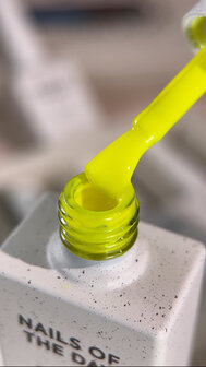 Gelpolish van Nails Of The Day in de kleur 'Banana'_Zomerse gele tint