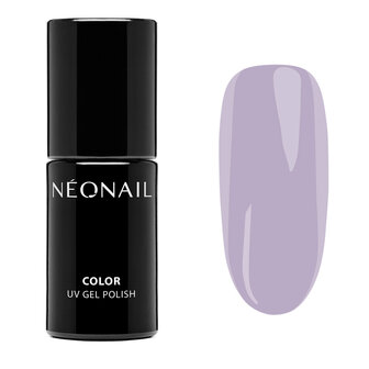 gelpolish in de kleur 'Lilac Awakening' van NEONAIL - pastel paarse tint