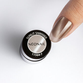 gelpolish in de kleur 'Sunlit Shimmer' van NEONAIL - cat eye tint