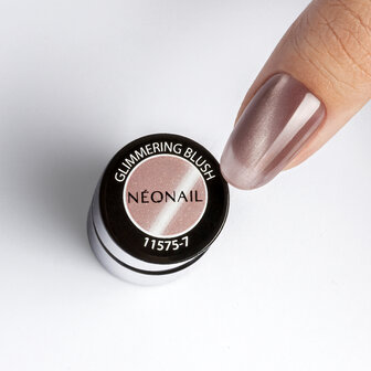 gelpolish in de kleur 'Glimmering Blush' van NEONAIL - cat eye ti