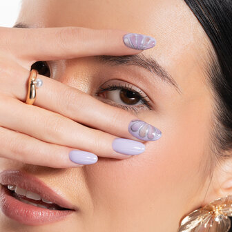 gelpolish in de kleur 'Lilac Awakening' van NEONAIL - pastel paarse tint