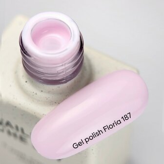 gelpolish in de kleur 'Floria ' van Nails Of The Day- roze pastel tint