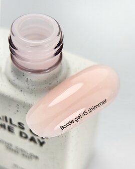 NOTD  Bottle Gel 45 Shimmer - Nails Of The Day