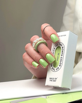 Color Of The Month MAY 26  Young - groene tint