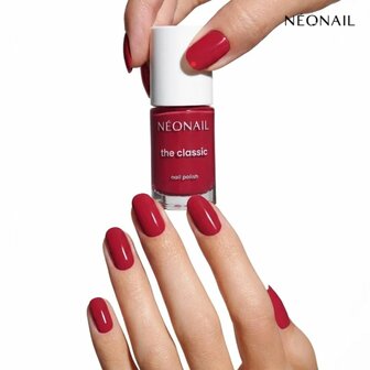 rode nagellak in het kleur 'Rich Red 13' van NEONAIL