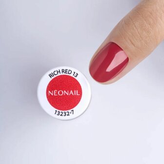 rode nagellak in het kleur 'Rich Red 13' van NEONAIL