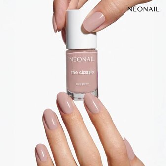 beige nagellak in het kleur ' Light Beige 07' van NEONAIL
