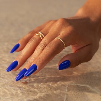 gelpolish in de kleur 'Bold Horizon' van NEONAIL - blauwe tint