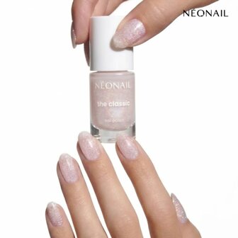 roze nagellak in het kleur 'Glittery Mist 02' van NEONAIL 