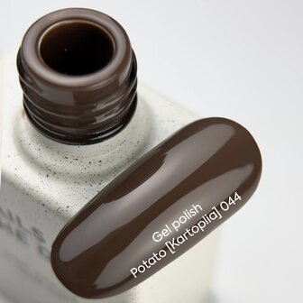 gelpolish Nails Of The Day in de kleur 'Potato' - bruine herfst tint