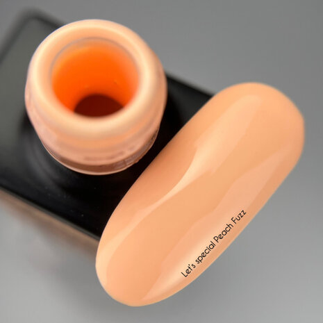Let's special Peach Fuzz Gelpolish NOTD