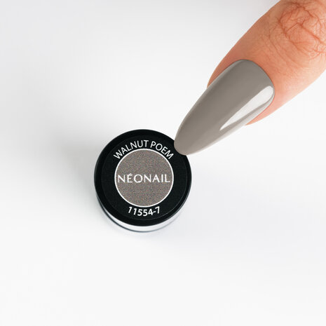 Gelpolish van NEONAIL in de kleur 'Walnut Poem' - grijze tint