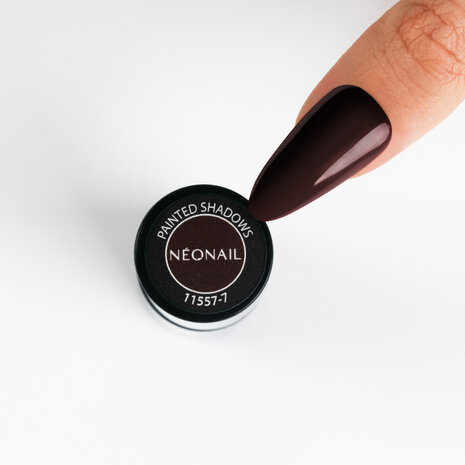 gelpolish in e kleur 'Painted Shadows' van NEONAIL - donker bruine tint