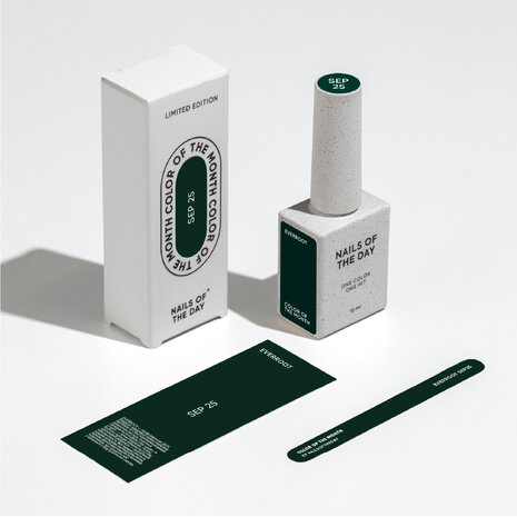 NOTD Color of the Month – September 2025 Everroot - donker groene herfst tint