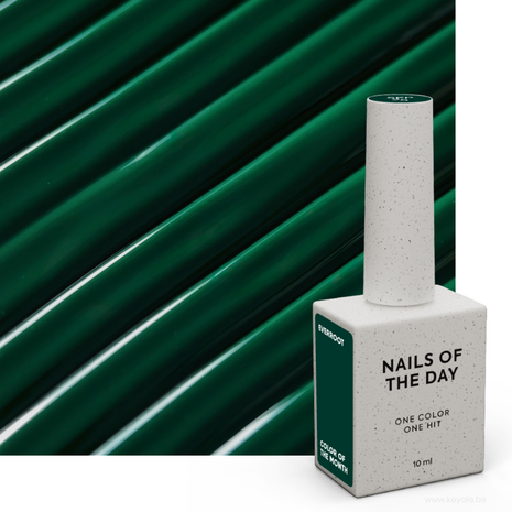 NOTD Color of the Month – September 2025 Everroot - donker groene herfst tint