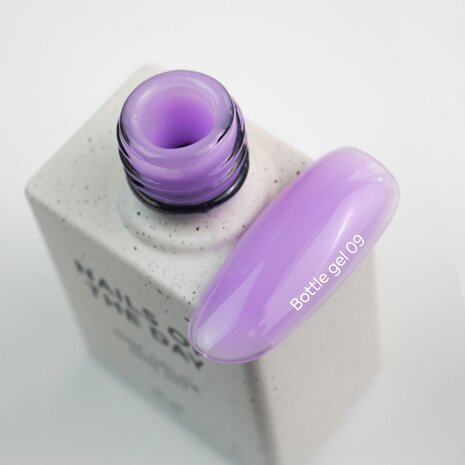  Bottle Gel 09 van het merk Nails Of The Day - paarse tint
