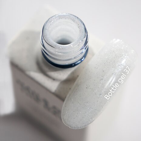 Bottle Gel 37 van het merk Nails Of The Day - witte tint 