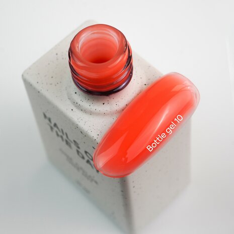 Bottle Gel 10 van het merk Nails oF The Day - rode tint