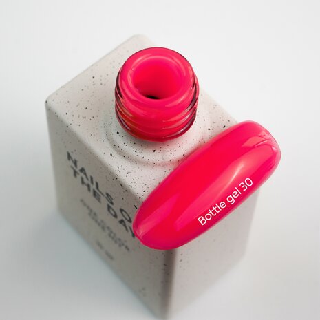 Bottle Gel 30 van het merk Nails Of The Day - roze tint