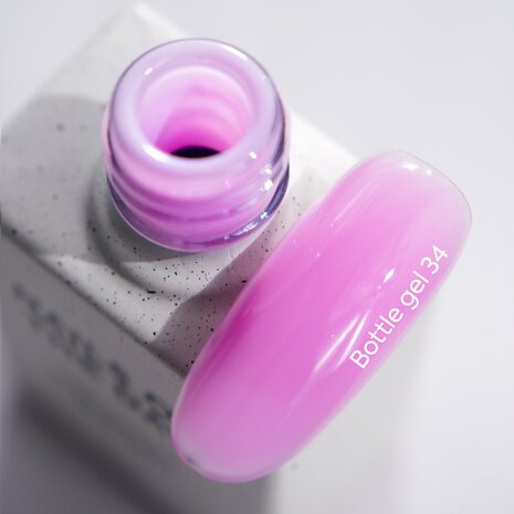 Bottle Gel 34 van het merk Nails Of The day - paarse tint