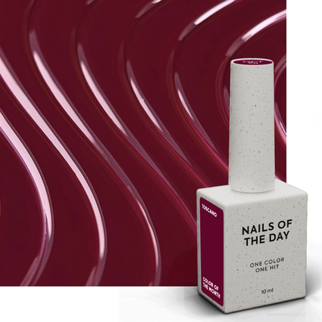 NOTD Color of the Month – October 2025 Toscano - donker rode tint