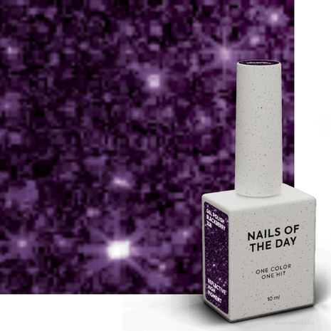 gelpolish in de kleur 'Blackberry' van het merk Nails Of The Day - donkere paarse glitter tint