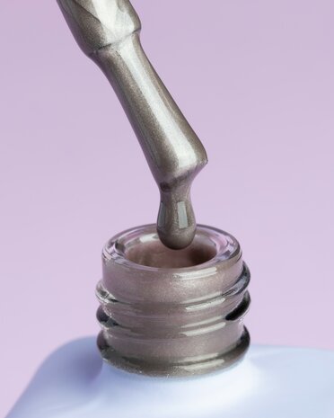 gelpolish van DNKa' in de kleur ' 0034 Cat's Eye Silk' - bruin grijze tint