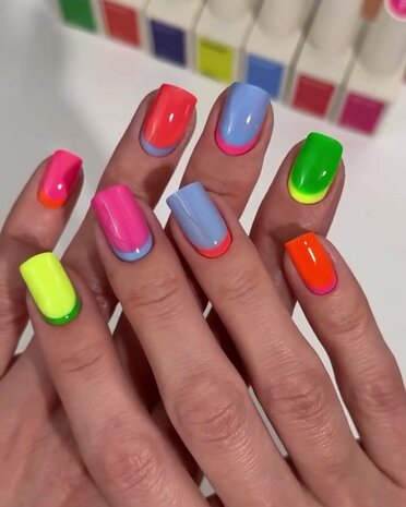 Manicure met de zomer collectie van Nails Of The Day