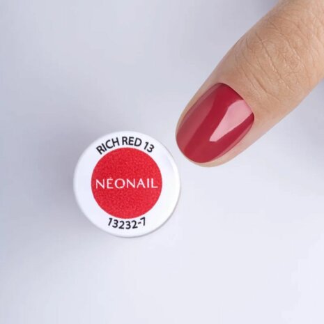 rode nagellak in het kleur 'Rich Red 13' van NEONAIL